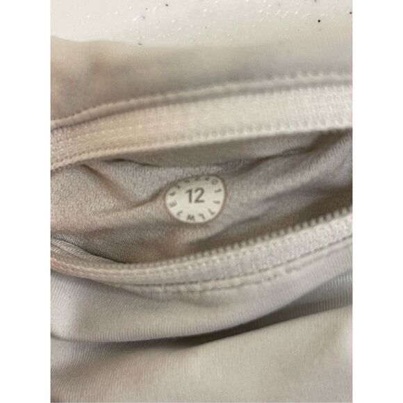 Lululemon women’s shorts size 12 white - Picture 5 of 5